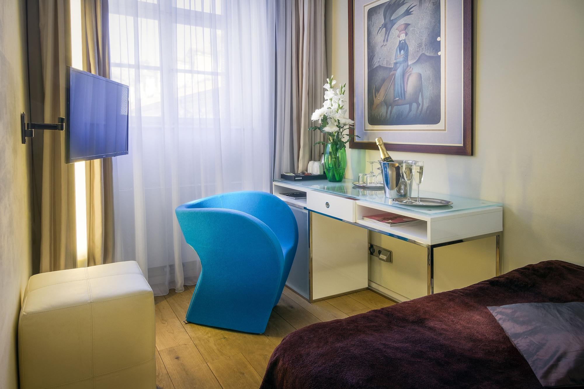 Three Storks Hotel Prague Exterior photo A room at the hotel